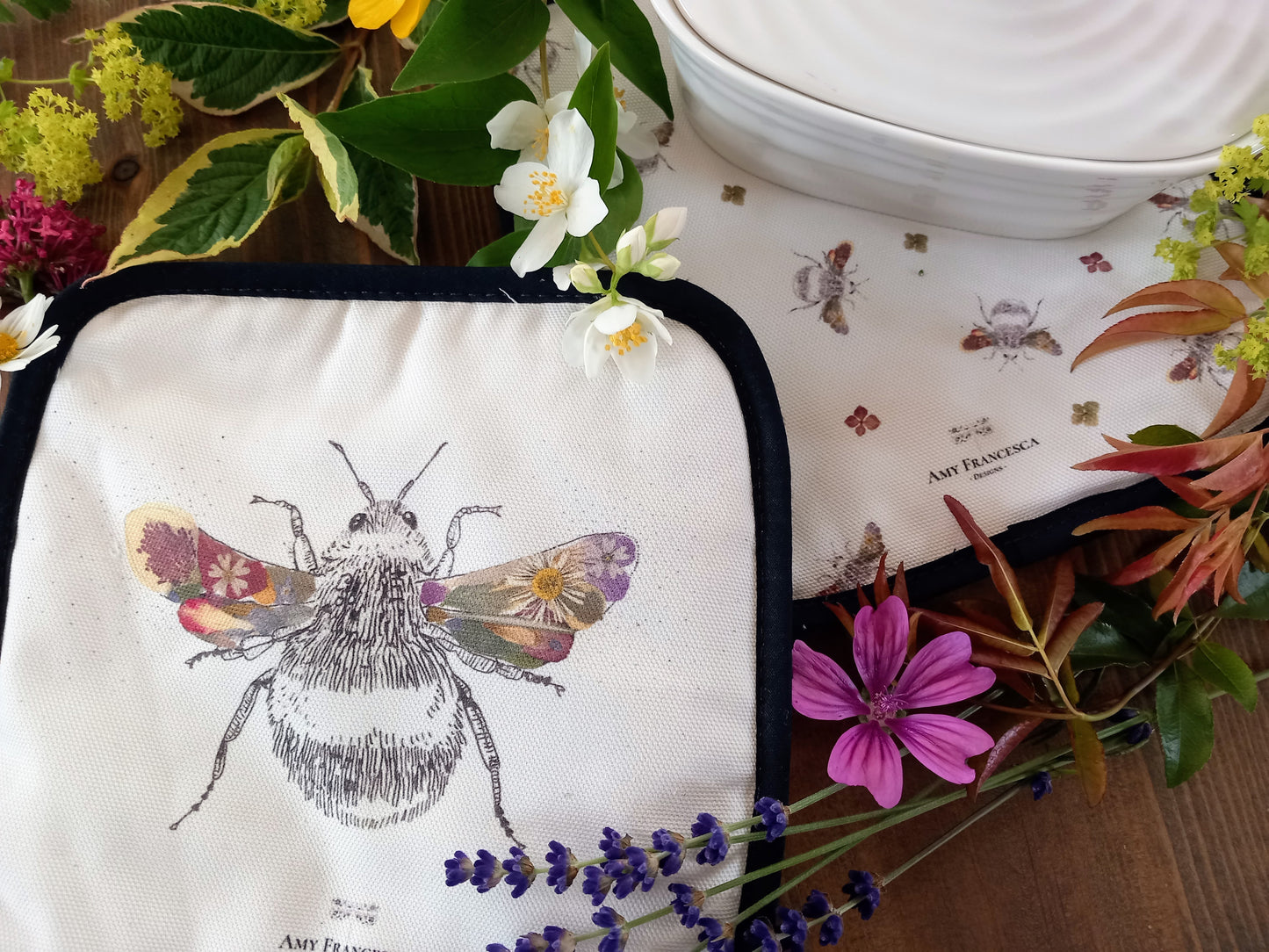 -Pot Holders- 'Flower Bee'