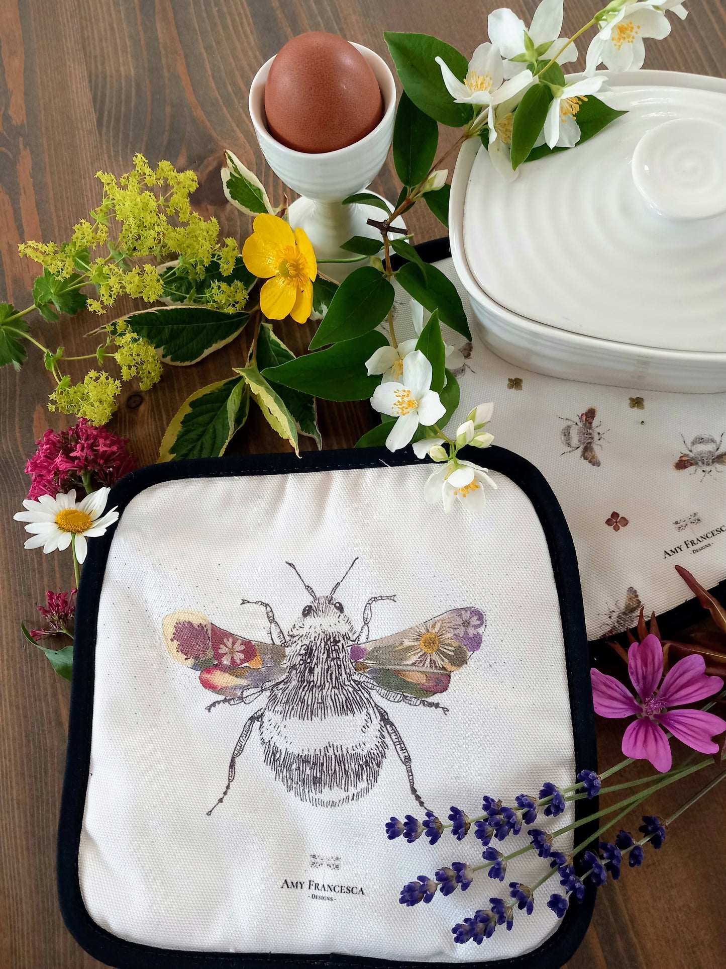 -Pot Holders- 'Flower Bee'